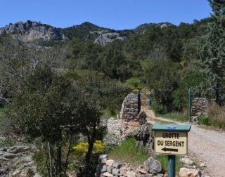 De camino a la cueva del sargento
